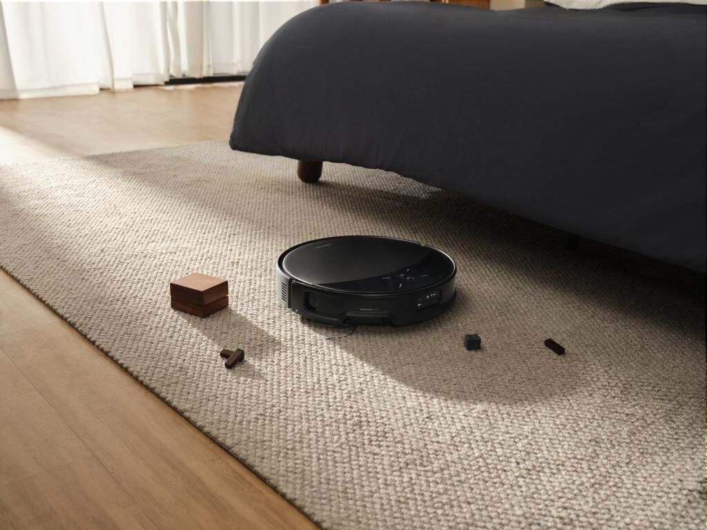 Der Roborock Saros 10R navigiert im Raum